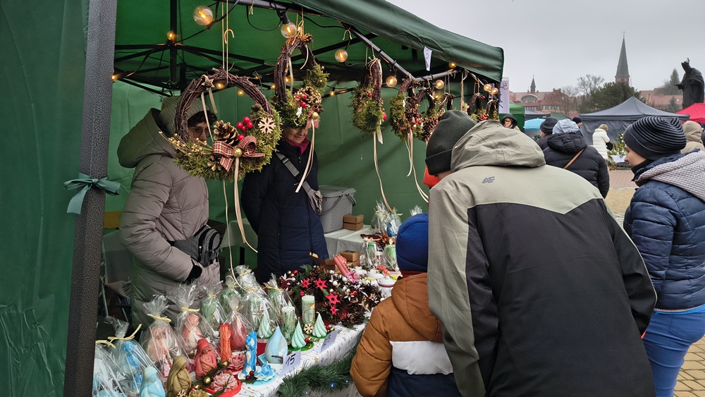 Święta tuż tuż. W Ełku trwa Jarmark Bożonarodzeniowy 15 Jarmark Bozonarodzeniowy Elk 2025 14