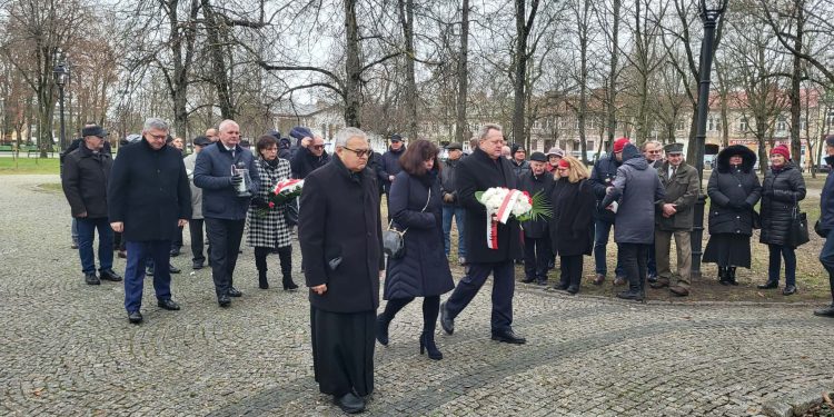 "Rocznica hańby domowej" 1 Messenger creation B00C4E04 24DE 4710 B090 E3D3759E0365