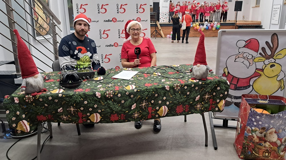 Ruszył Mikołajkowy Autobus Radia 5 2 Mikolajkowy Autobus Radia 5 2025 Grazyna Zabinska