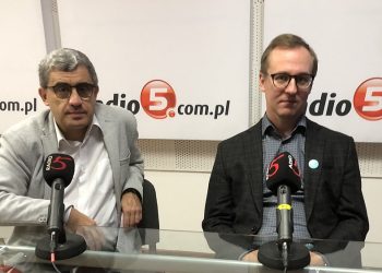 Rafał Żytyniec, dyrektor Muzeum Historycznego w Ełku i Jakub Knyżewski z MHE