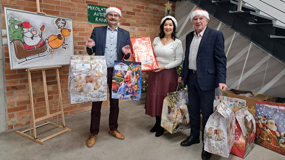 Ruszył Mikołajkowy Autobus Radia 5 7 Starostwo Powiatowe w Elku