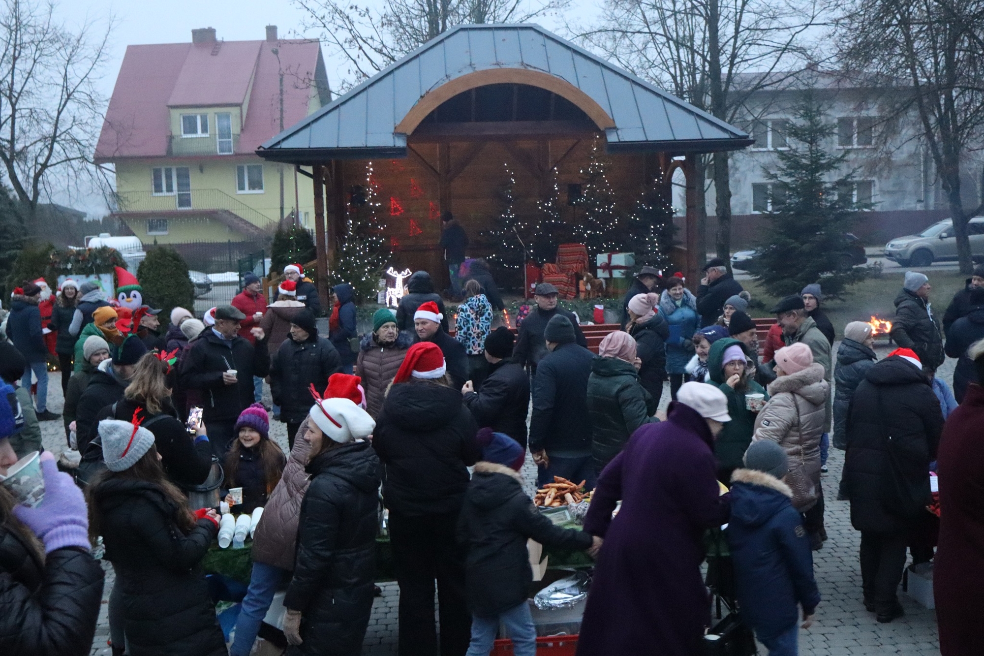 Rozświetlone Wiżajny 18 Swietlica Gminna w Wizajnach 017 1