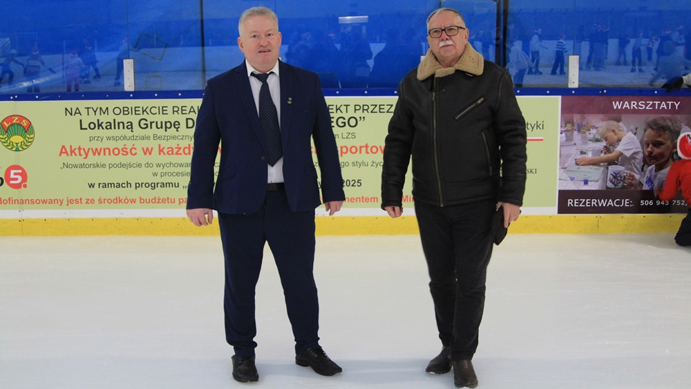 Dzieci świetnie się bawiły na lodowisku 15 a14