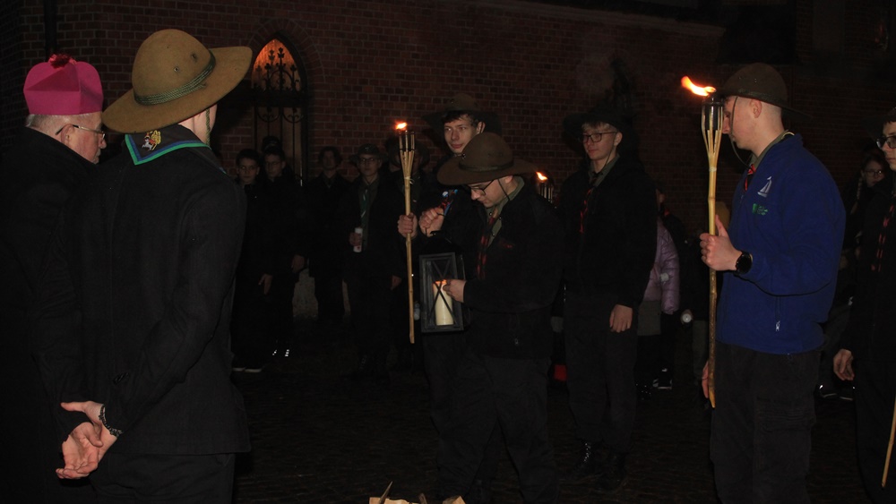 Światło z Groty Narodzenia Pańskiego dotarło do Ełku 2 a7 1