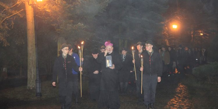 Światło z Groty Narodzenia Pańskiego dotarło do Ełku 1 ag2