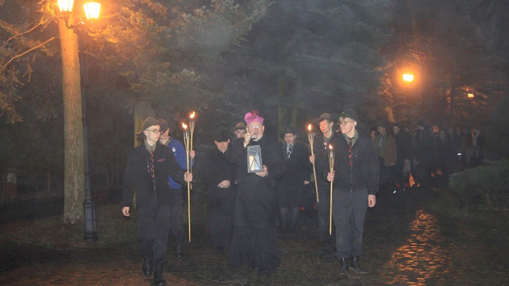 Światło z Groty Narodzenia Pańskiego dotarło do Ełku 10 ag2