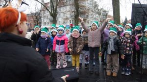 Choinka w parku już ozdobiona! 13 choinko019