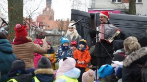 Choinka w parku już ozdobiona! 21 choinko027