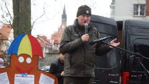 Choinka w parku już ozdobiona! 31 choinko037