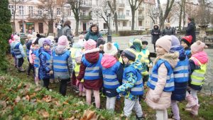 Choinka w parku już ozdobiona! 33 choinko039