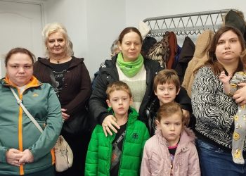 Przekazali kurtki potrzebującym 2 kurtki 4