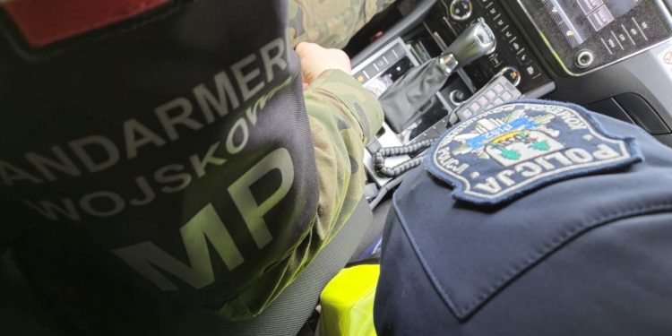 Mundurowi uratowali życie 46-latkowi 1 Fot. KPP Pisz