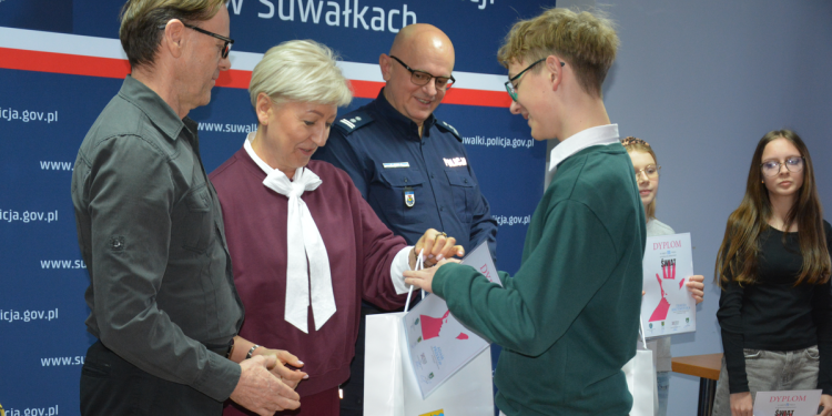 Konkurs "Świat bez przemocy" 1 KMP Suwałki