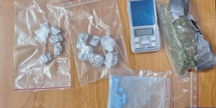 Wiózł narkotyki, a wpadł przez niesprawne oświetlenie auta 1 Fot. KPP Węgorzewo