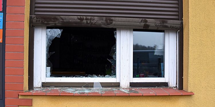 5 mężczyzn odpowie za kradzież z włamaniem 1 nagranie KPP w Piszu