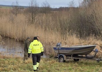 Wypłynął na ryby, odnaleziono jedynie pustą łódkę. Kolejny dzień poszukiwań 60-latka 3 zdj. KPP w Ełku