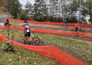 zdjecie ilustracyjne wyscigi rowerowe przelajowe