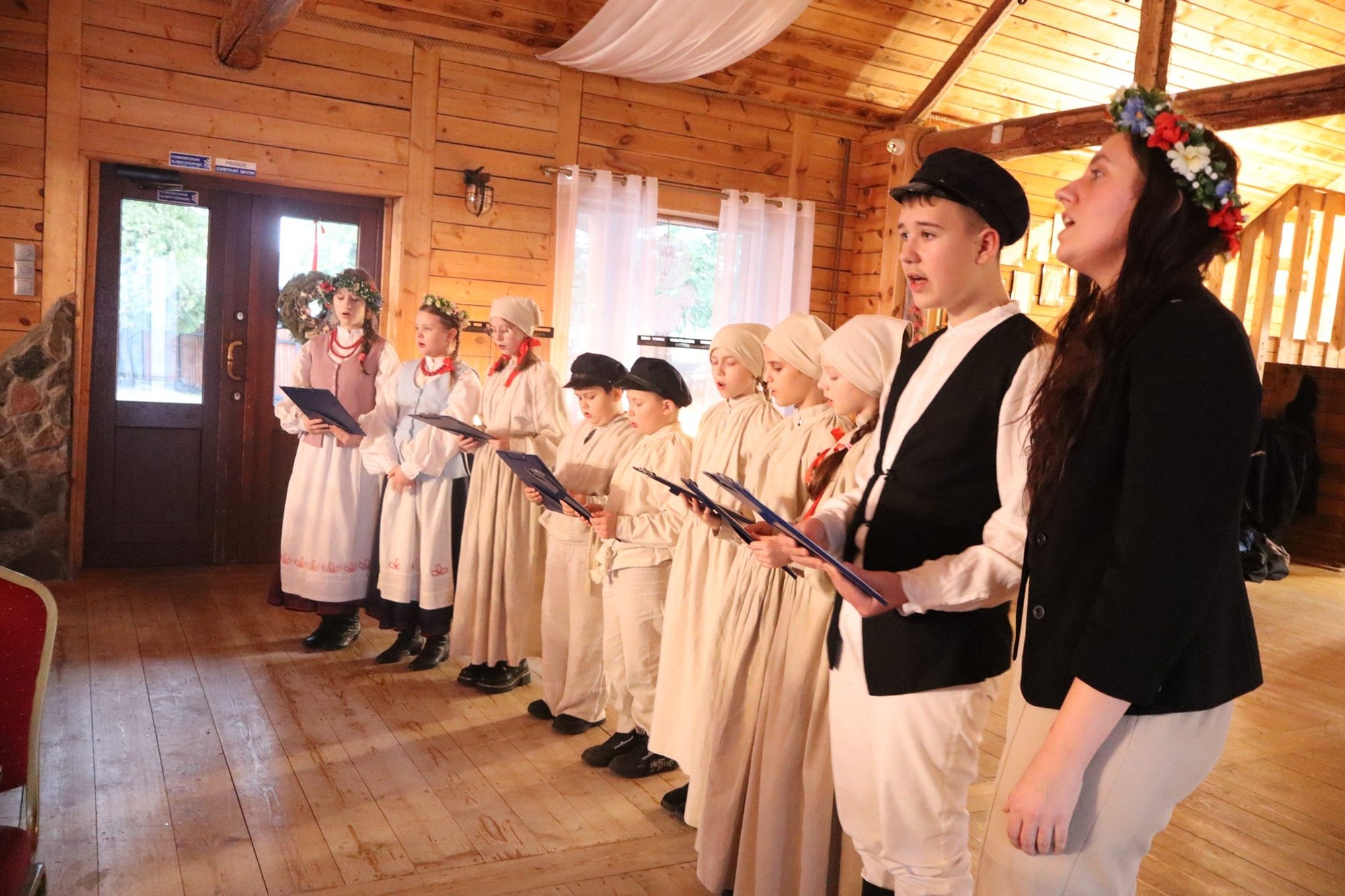 Tradycyjnie i klimatycznie w Wiżajnach 16 zrodlo Swietlica Gminna w Wizajnach015