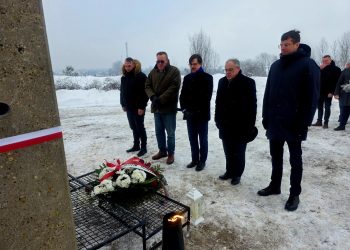 Władze miasta uczciły poległych powstańców 2 003