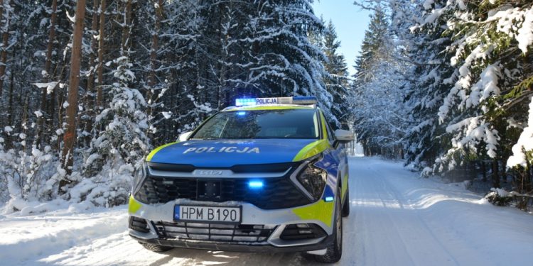 BMW w rowie, kierowca w areszcie 1 KPP Suwałki