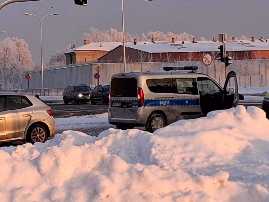 Kolizja radiowozu. Dwaj policjanci w szpitalu 5 12ce4635 0a9a 43fb aa83 fa64a9ef3ea8