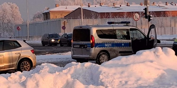 Kolizja radiowozu. Dwaj policjanci w szpitalu 1 Nadesłane przez słuchacza