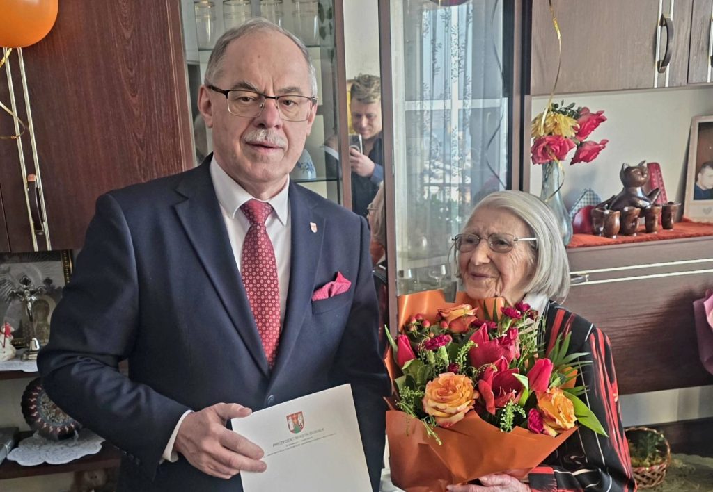 20260121 100Latka scaled crop