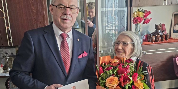 20260121 100Latka scaled crop