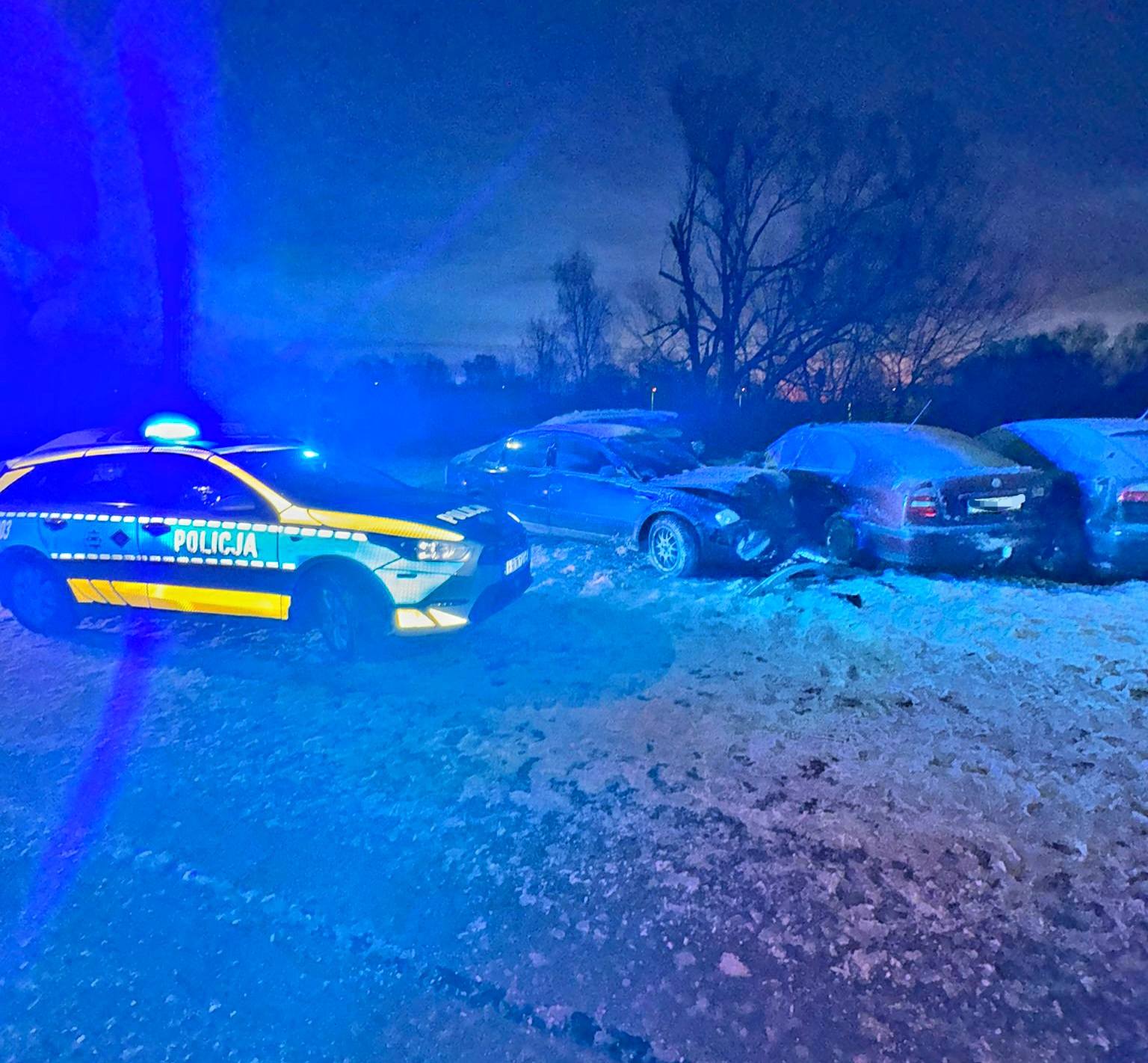 Pijana 20-latka uszkodziła 4 pojazdy 3 222 1