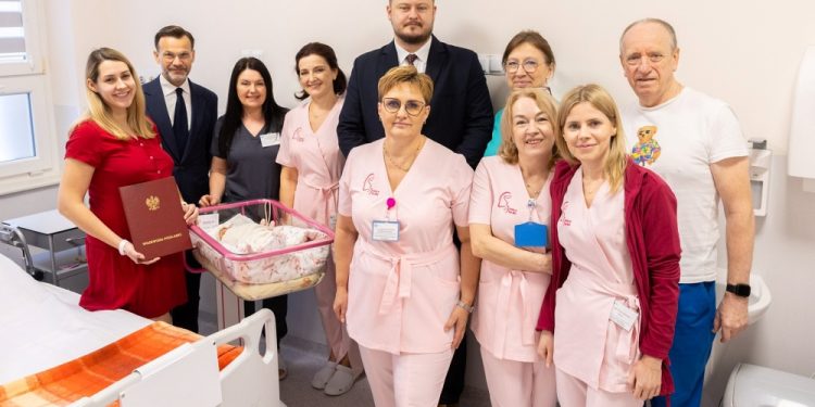 Kornelia urodziła się minutę po północy 1 PUW