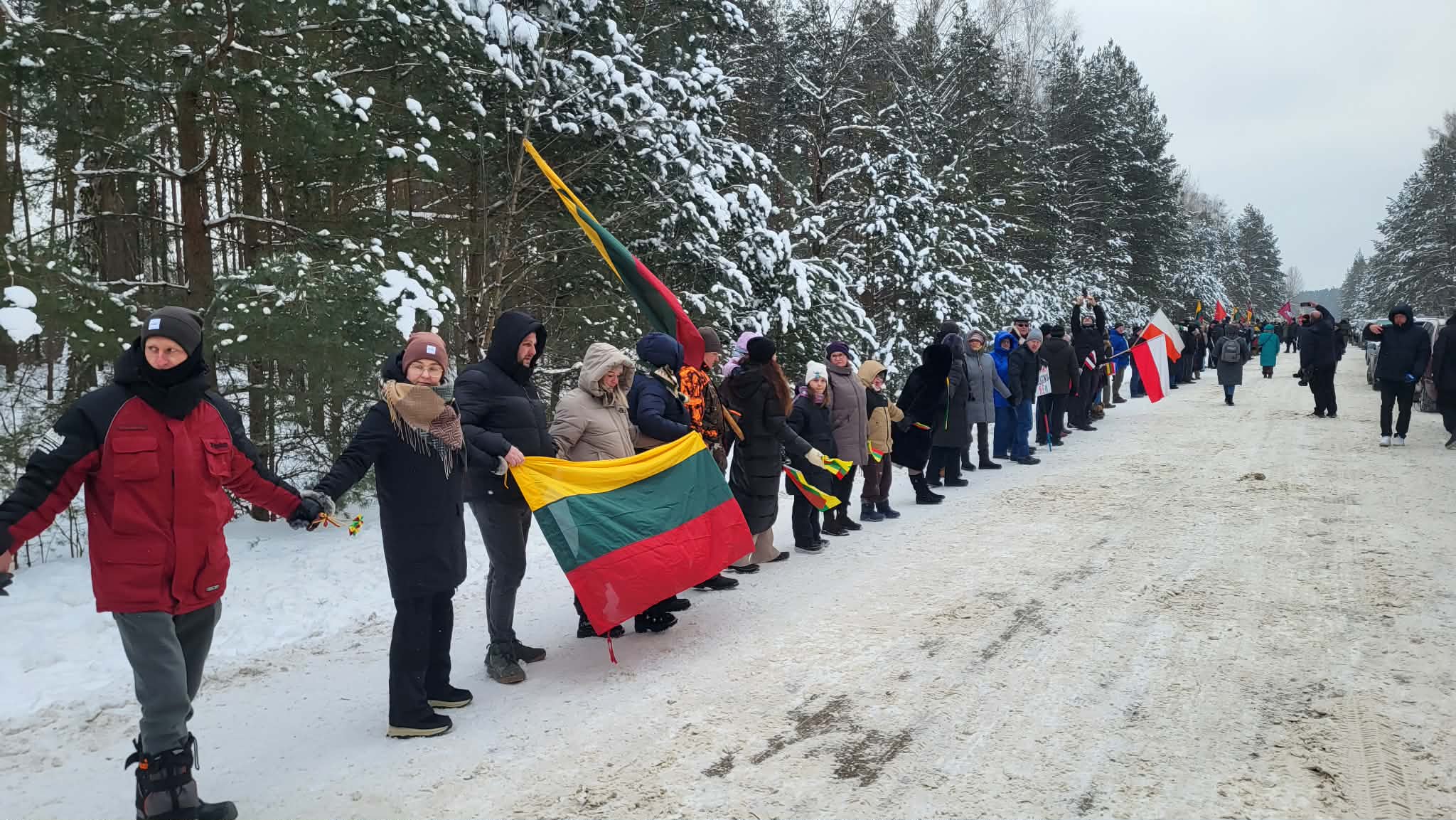 Polacy i Litwini protestowali w Kopciowie - nie chcą poligonu 18 Messenger creation 149D5C92 AF21 4C43 8E43 F8402604E159