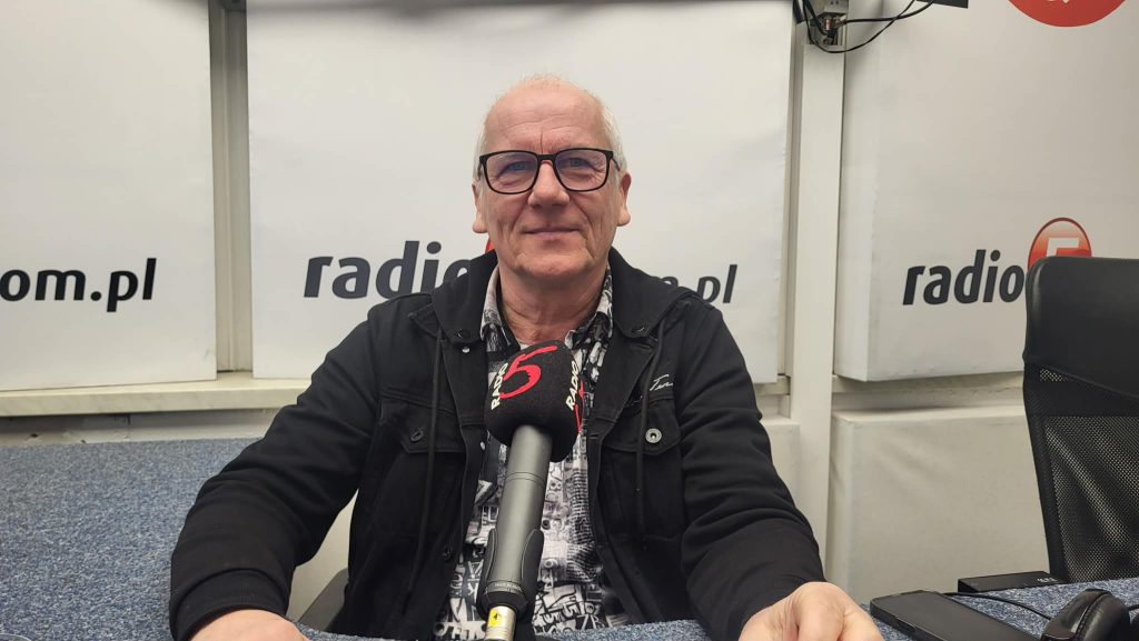 b77581ae 4e04 49e6 b703 b10e8c7dc9bf