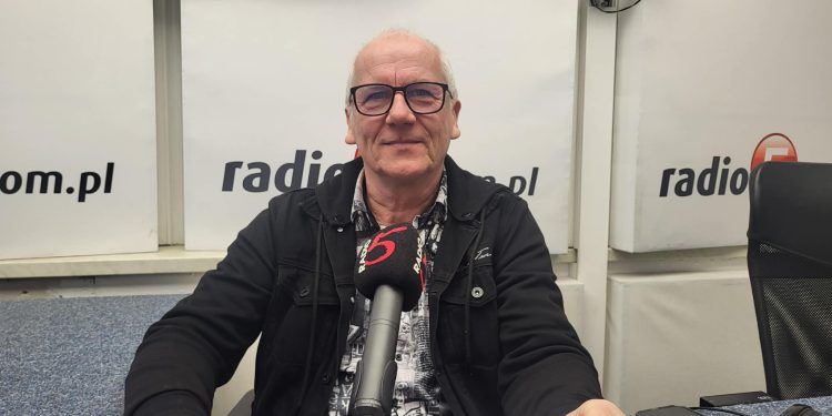 b77581ae 4e04 49e6 b703 b10e8c7dc9bf