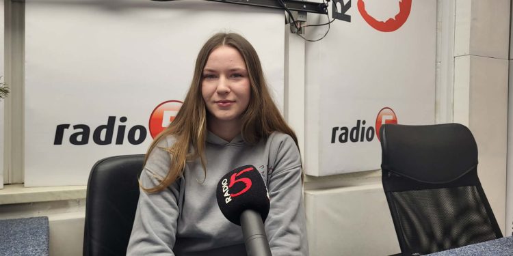 fbfce35b 28a6 42f5 b543 6fcd4aa3822c