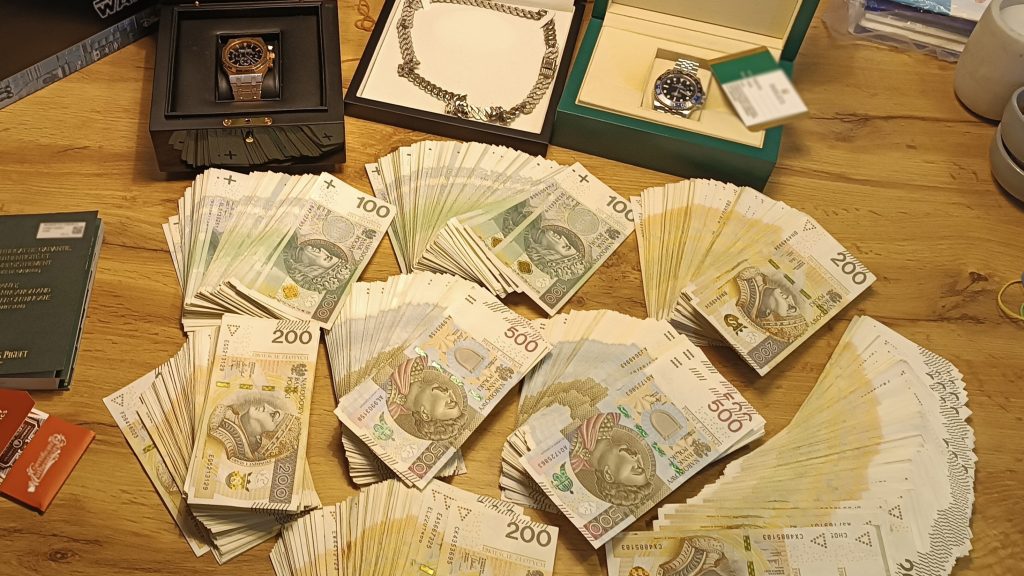 Znani youtuberzy zatrzymani. Mieli organizować nielegalne loterie 1 foto 3