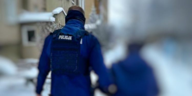 Grajewscy policjanci pomogli wyziębionej kobiecie 1 Fot. KPP Grajewo