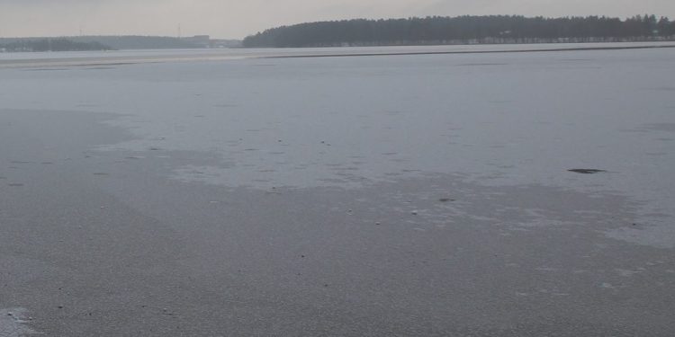 Wchodzenie na lód może zakończyć się tragedią 1 Zdjęcie ilustracyjne