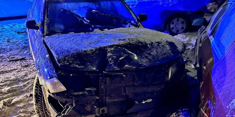 Pijana 20-latka uszkodziła 4 pojazdy 1 zdj. KPP w Olecku