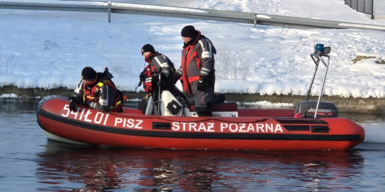 Trwają poszukiwania 66-latka. W akcji łodzie i dron 1 Fot. KPP Pisz