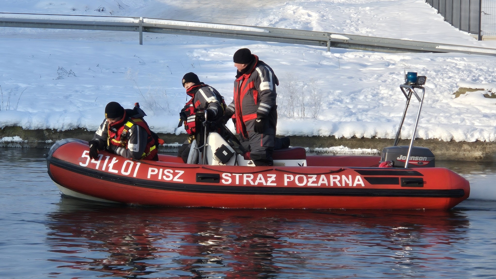Trwają poszukiwania 66-latka. W akcji łodzie i dron 2 posz1