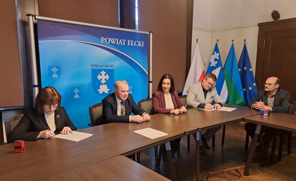 Ruszają inwestycje w ełckich szkołach 1 starostwo