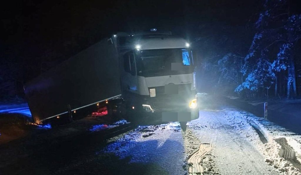 TIR przez dwie godziny blokował drogę 1 tir