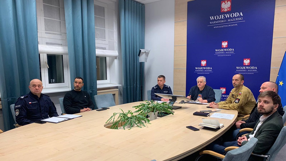 Trudne warunki pogodowe były tematem odprawy RCB 2 zdj. Warminsko Mazurski Urzad Wojewodzki w Olsztynie