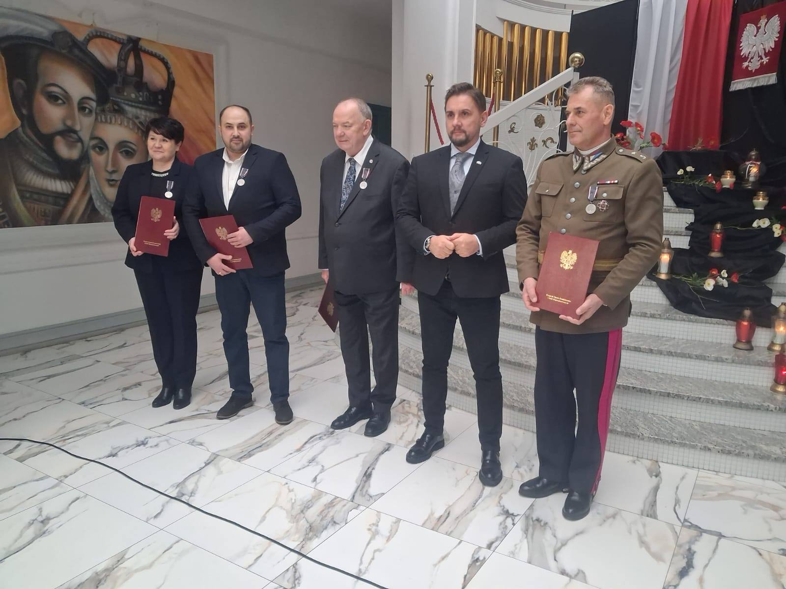 Obchody 86. rocznicy wywózek na Sybir oraz 84. rocznicy powstania Armii Krajowej 2 1 2