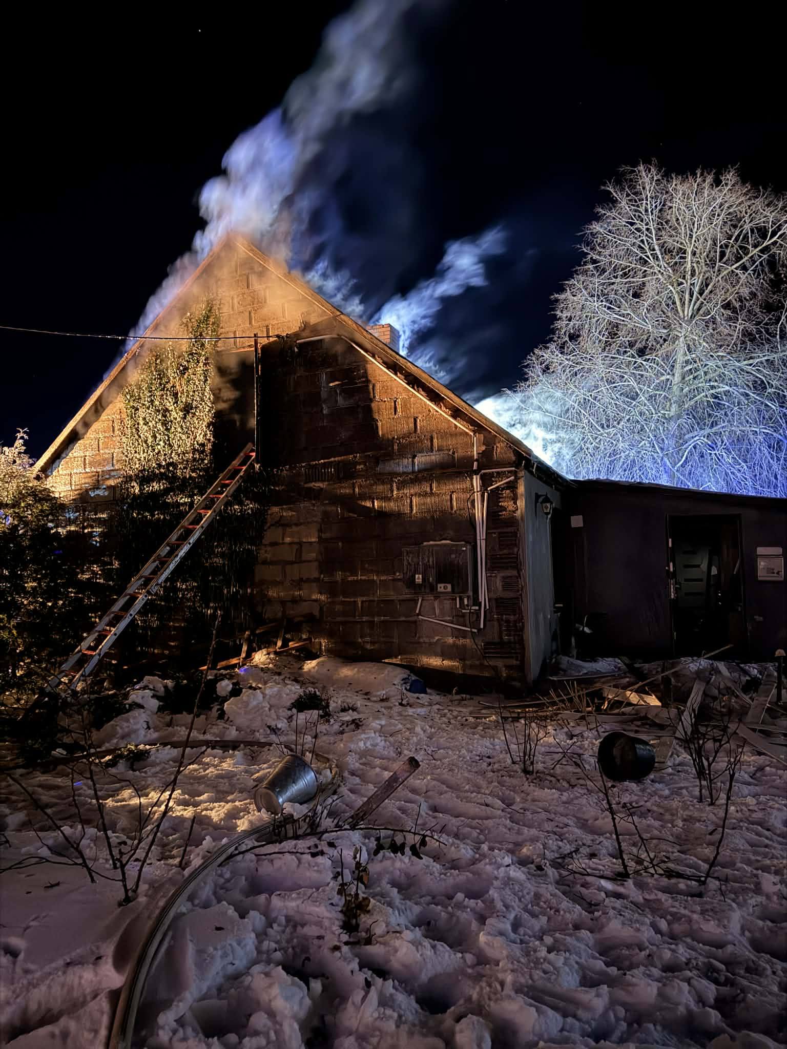Pożar domu w miejscowości Suchorzec 2 10 1