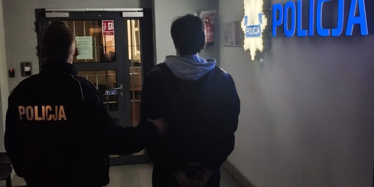 Wpadł, bo jego twarz wydała się znajoma 1 KPP Augustów