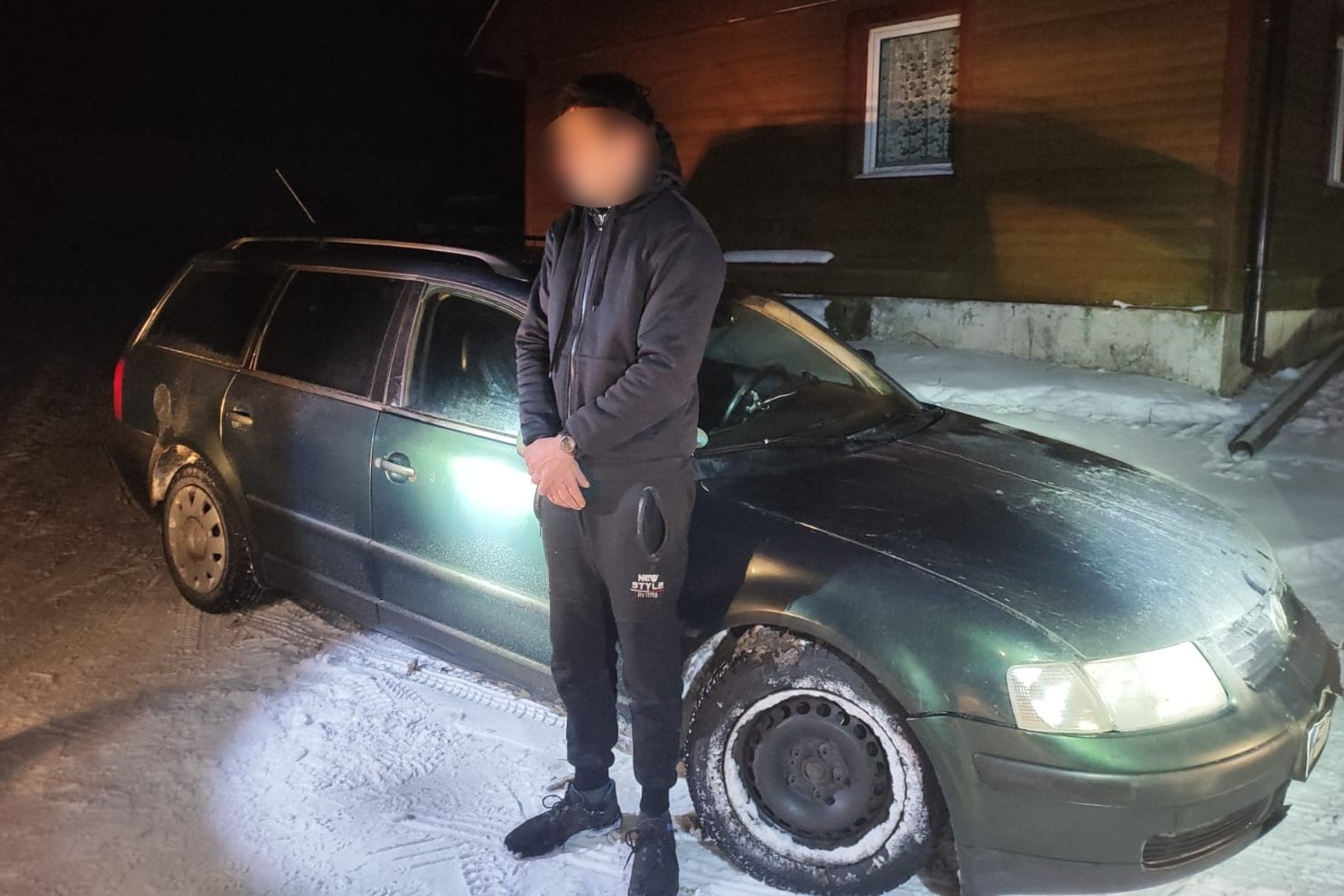 Migranci i kurier zatrzymani przy granicy z Litwą 3 15 339491