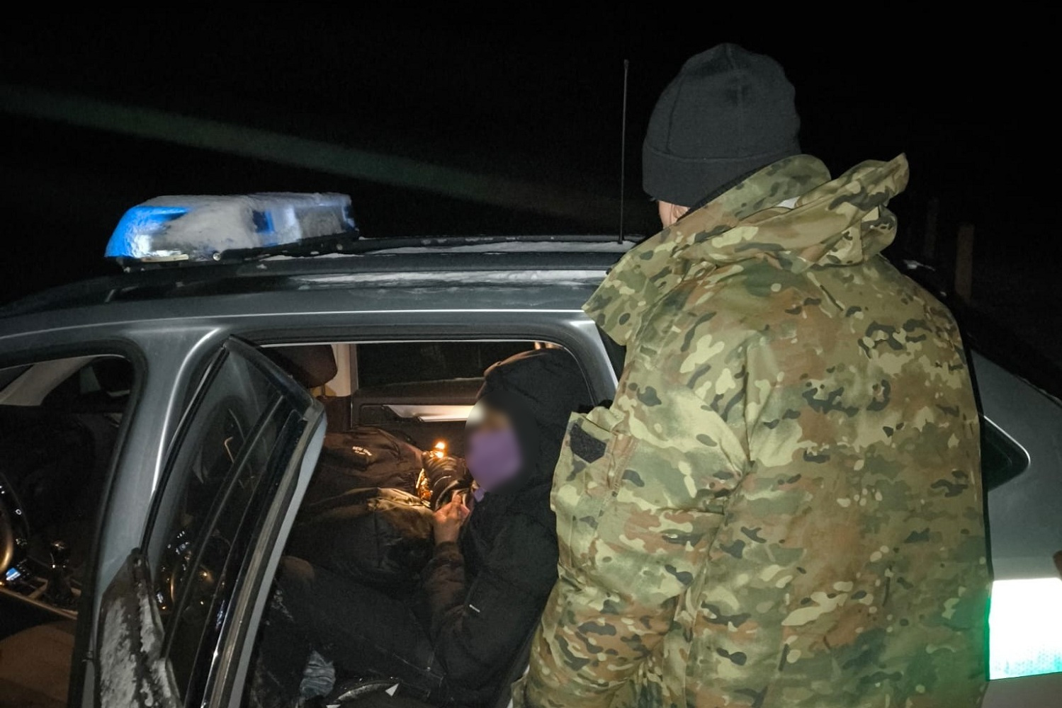 Migranci i kurier zatrzymani przy granicy z Litwą 2 15 339492