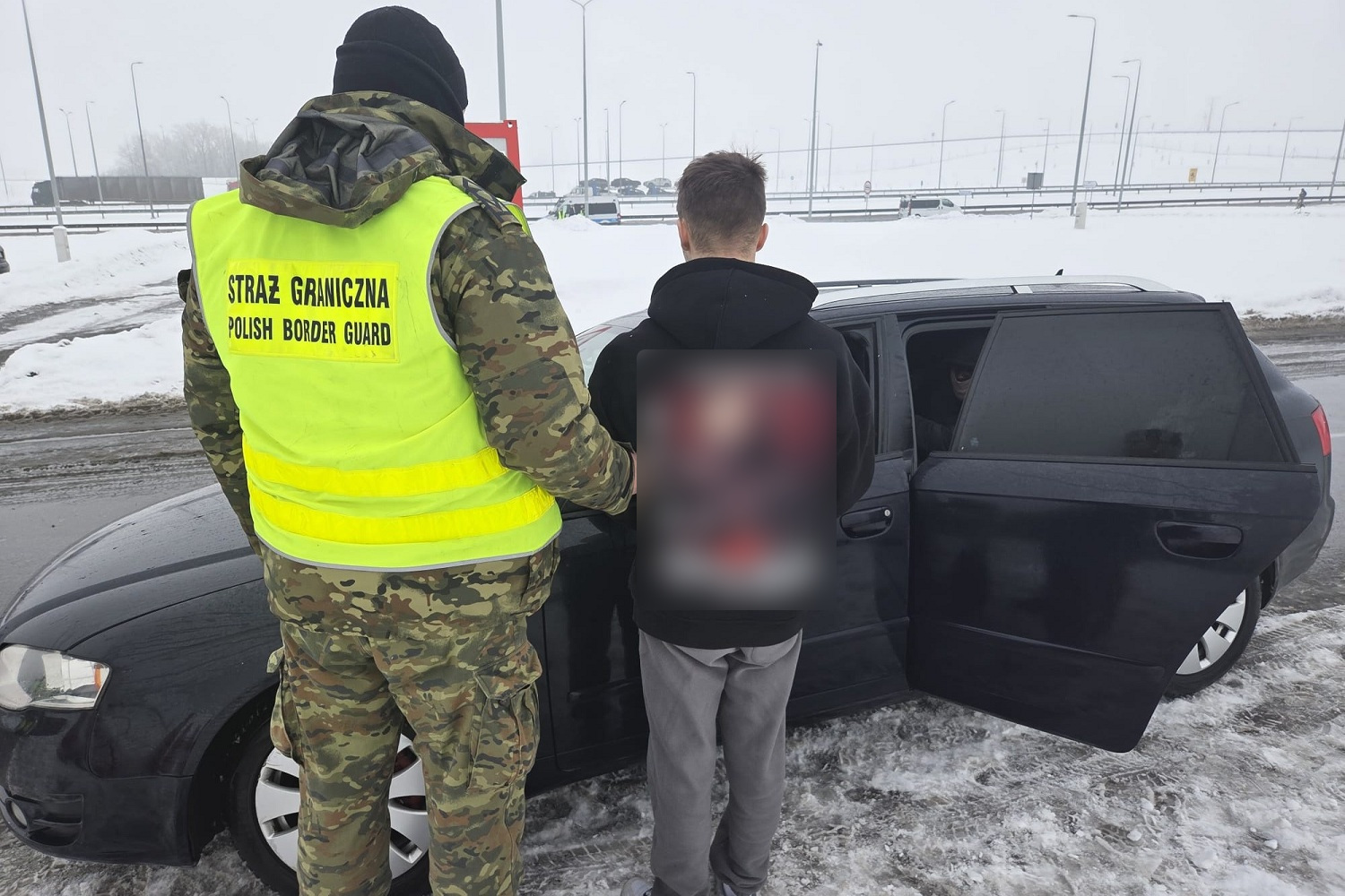 Kurier i trzy migrantki zatrzymani na granicy z Litwą 2 15 339889