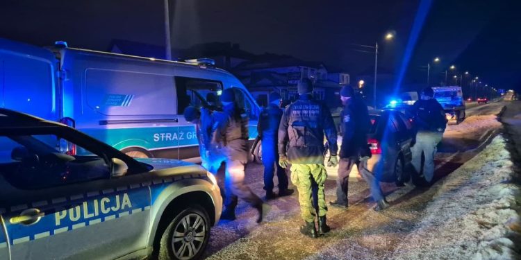 Kurier i migranci zatrzymani w Grajewie 1 źródło: POSG